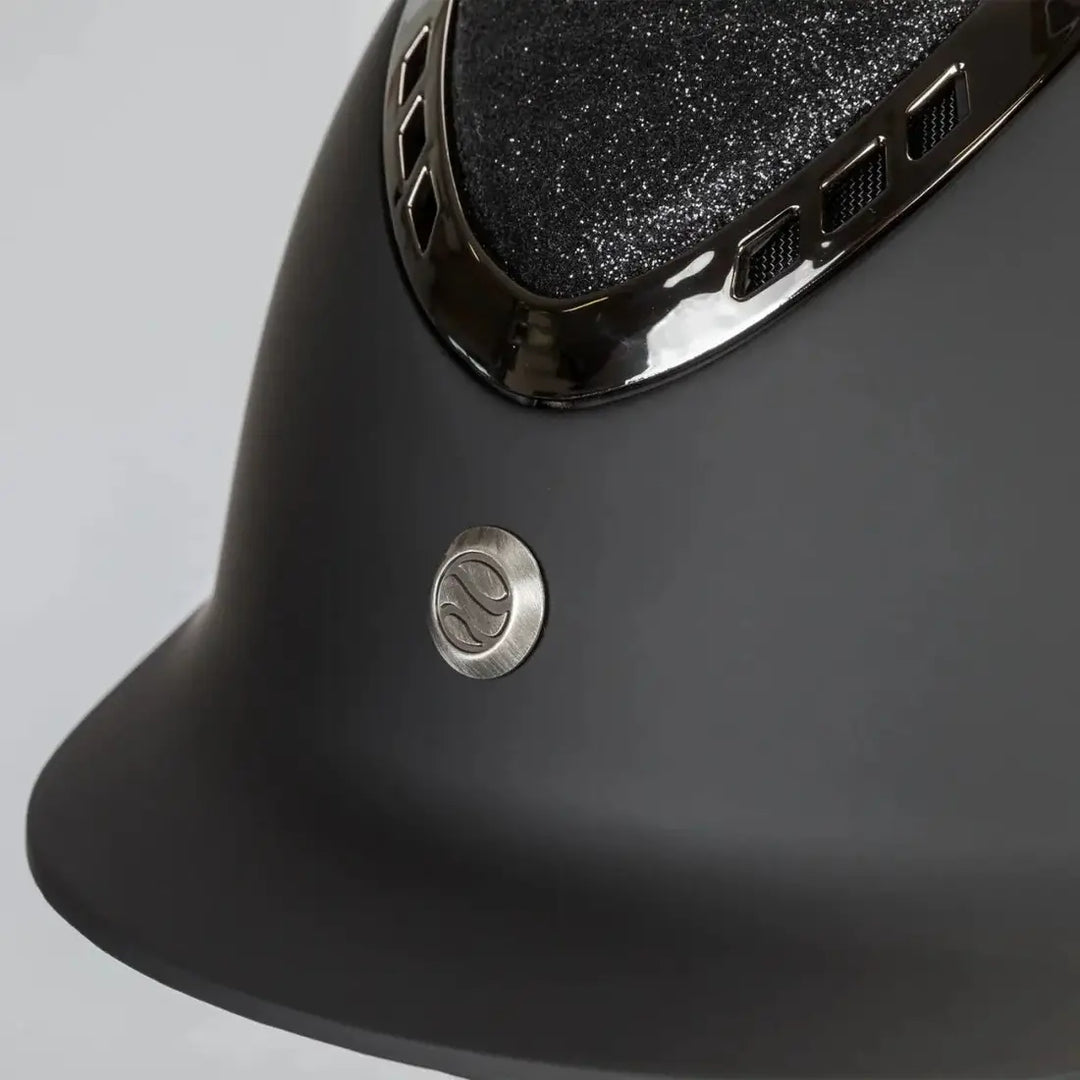 Back On Track EQ3 Pardus Smooth with Sparkle riding helmet featuring a matte black finish, sand sparkle accent, and MIPS technology for safety.