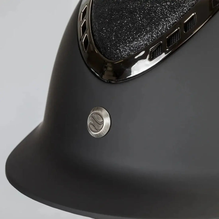 Back On Track EQ3 Pardus Smooth with Sparkle riding helmet featuring a matte black finish, sand sparkle accent, and MIPS technology for safety.